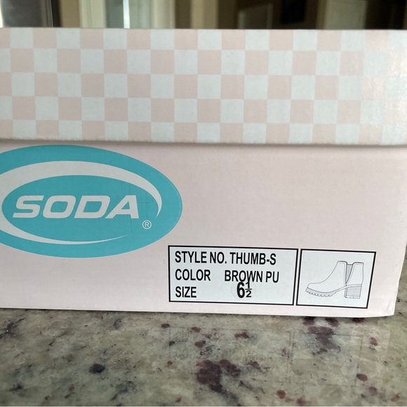 NIB Brown Booties 6.5 - Picture 7 of 7